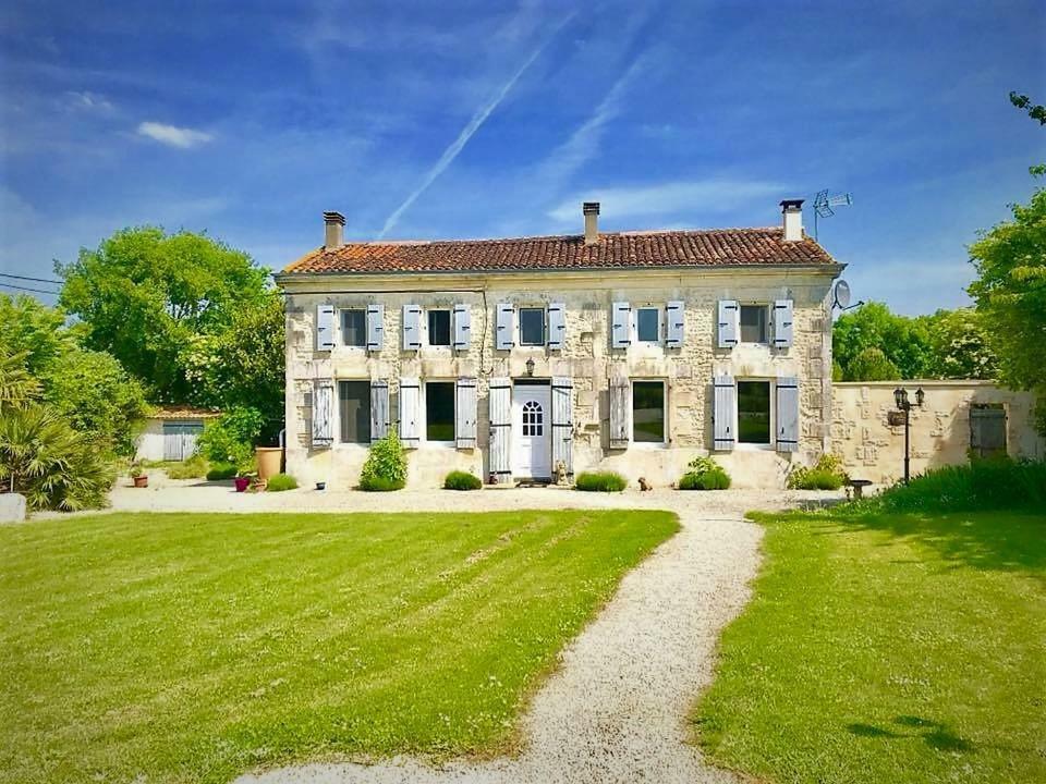 Maison Lavande Bed and Breakfast Saint-Jean-dʼAngély Esterno foto
